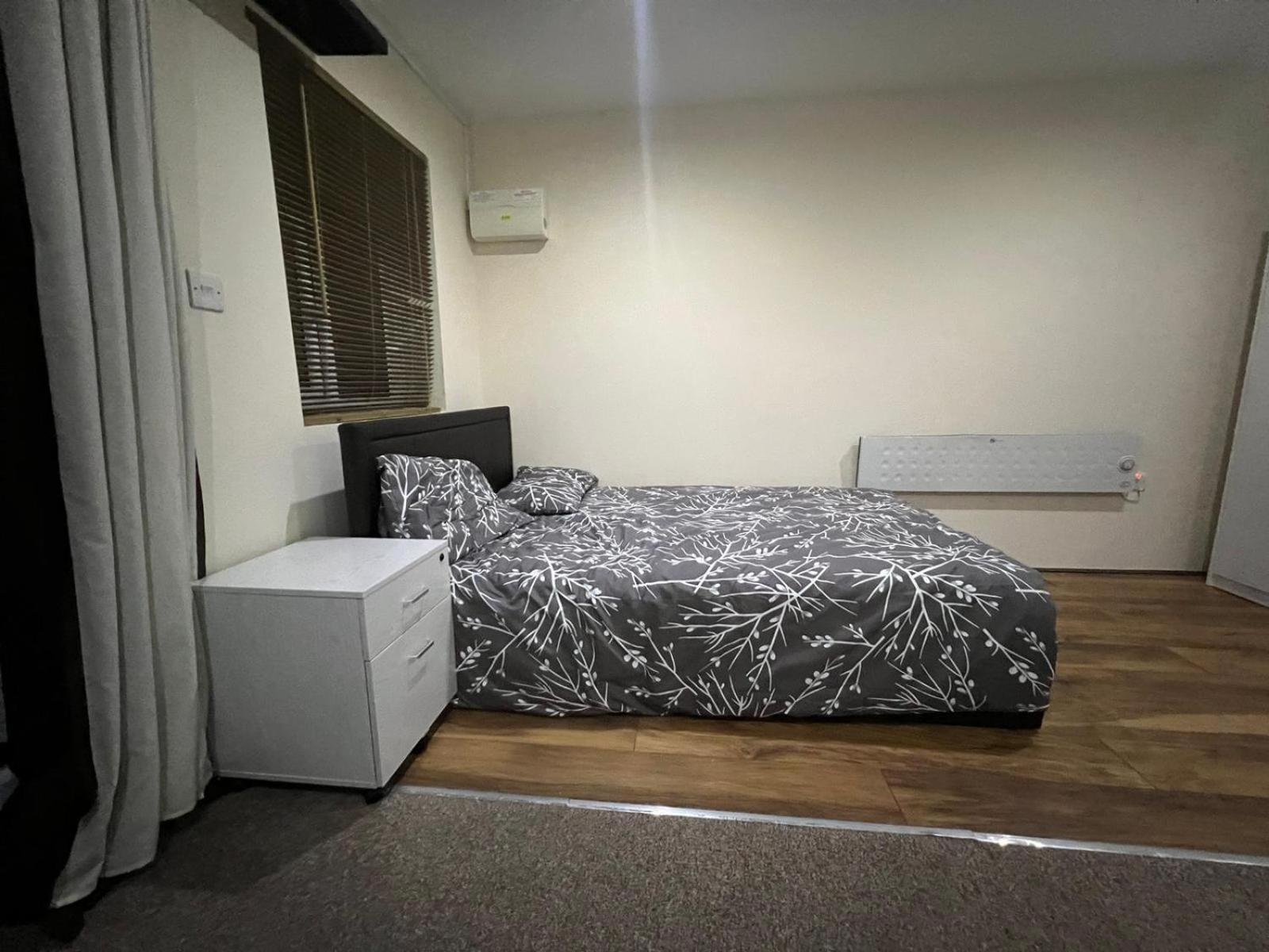 Modern Studio In Rayners Lane Pinner Harrow Near Wembley Greater London Екстер'єр фото